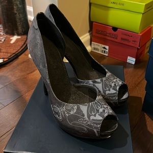 Ed Hardy woman’s pumps fabric upper